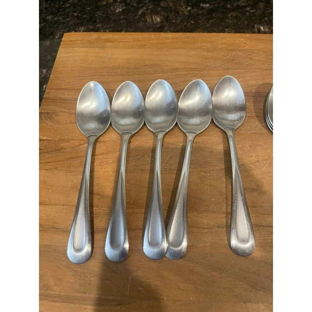 16 pc Oneida Stainless - Smooth Teardrop Flatware Set